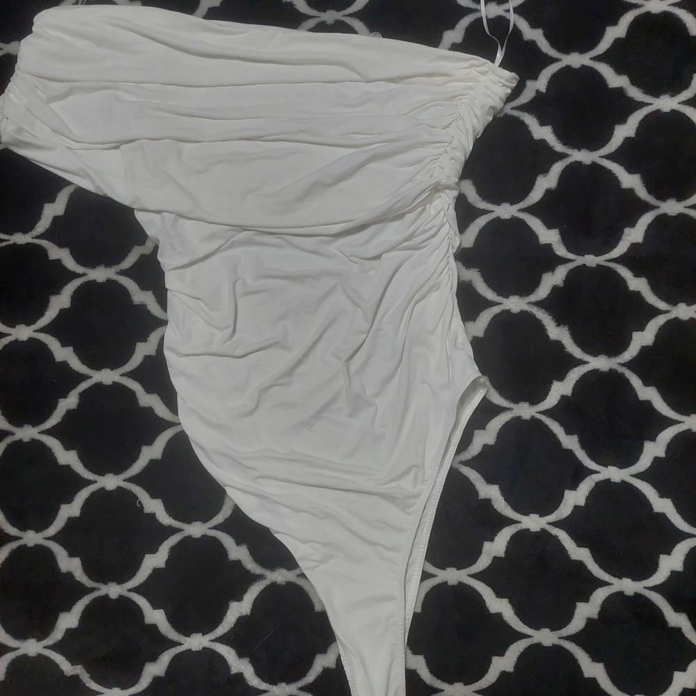 NWT Astr White One-Shoulder‎ Bodysuit Shirred Top XL